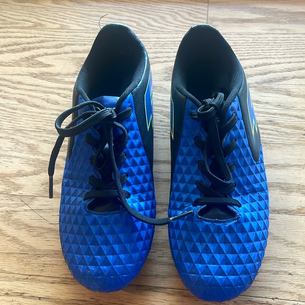 Lotto soccer cleats forza elite 2 Jr size 4.5